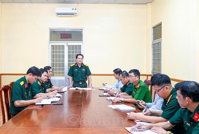  Đại tá Trần Quốc Dẹn, Phó Chính uỷ Bộ CHQS tỉnh Cà Mau, yêu cầu thực hiện công tác sơ tuyển chặt chẽ, đúng quy định.