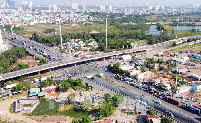 Thời gian qua, các kênh tín dụng trung và dài hạn phục vụ đầu tư phát triển tiếp tục được mở rộng. Ảnh: TTXVN