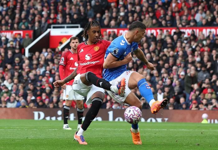 Đây là lần đầu tiên MU để thua ngược trên sân nhà Old Trafford suốt nửa thế kỷ qua.