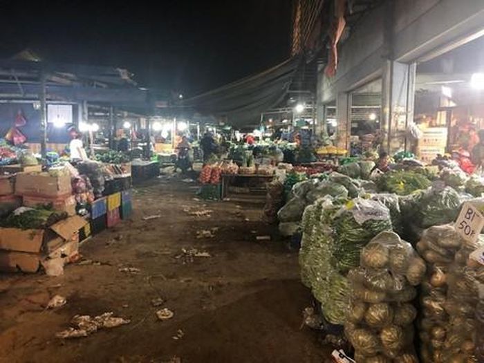 Cảnh chợ đìu hiu vắng khách mua