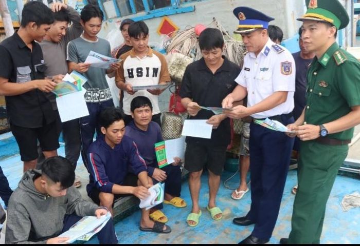 Bộ Đội biên phòng và Cảnh sát biển tổ chức tuyên truyền IUU cho ngư dân