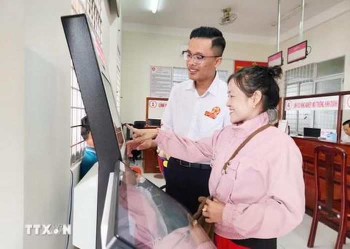 Hướng dẫn người dân sử dụng hệ thống dịch vụ công làm thủ tục đất đai