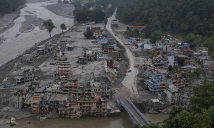 Quang cảnh lũ lụt tàn phá Nepal sau vụ sụp sông băng - Ảnh: Getty