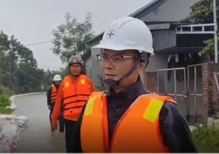 Ông Nguyễn Văn Lưu, đội trưởng đội quản lý điện lực Xuân Mai.