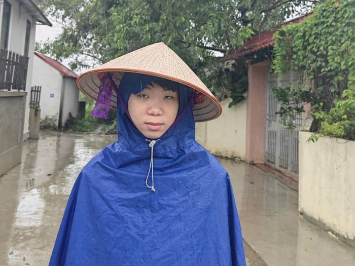 Anh Lê Gia Bảo, người dân xã Xuân Mai chia sẻ sự yên tâm trong mùa mưa bão năm nay do có sự chủ động của các cấp, các cơ quan địa phương giúp mọi nhà an toàn trong mưa bão đang ngày một khó lường kéo dài trên diện rộng.