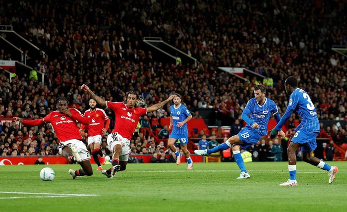 Man Utd thua ngược 2-3 trước Brighton. (Ảnh: Reuters)