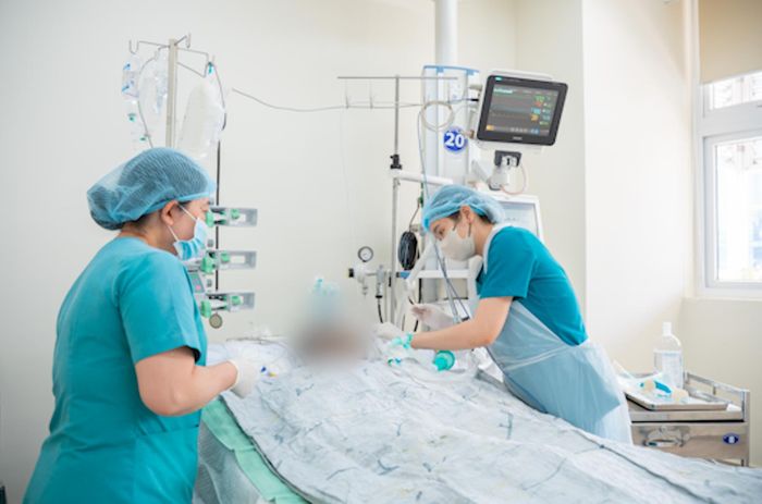 Nạn nhân trong vụ cháy điều trị tại Bệnh viện Chợ Rẫy. (Ảnh: BVCC)