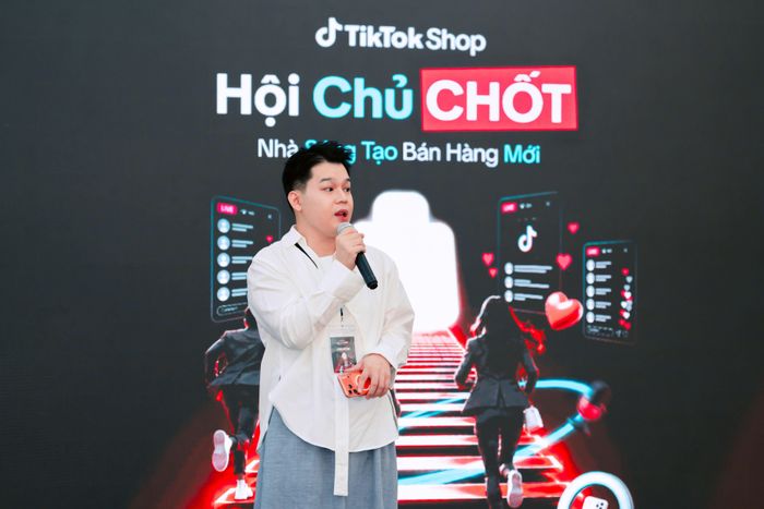 Nhà sáng tạo nội dung Trần Hoàng Long (Long Chun) cho rằng việc được trang bị kiến thức pháp luật, thuế và bảo vệ người tiêu dùng từ sớm là cần thiết với người làm nghề.