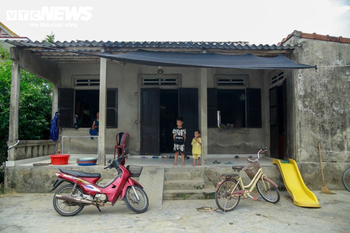 Căn nhà cấp 4 cũ nát nơi Quý Dương đang sống cùng ông bà nội ở xóm 4 Đồng Miệu (phường Mỹ Thượng, TP Huế)