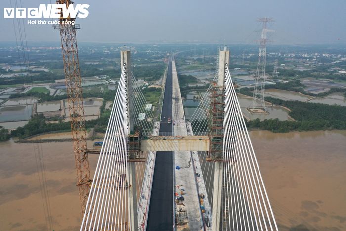 Cầu Phước Khánh là một trong những hạng mục quan trọng của tuyến cao tốc Bến Lức - Long Thành, có vai trò kết nối trực tiếp TP.HCM với Đồng Nai và là một trong những mắt xích để hoàn thiện toàn tuyến.