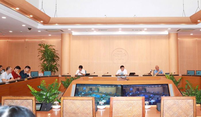 Các đại biểu tham dự hội nghị tại điểm cầu trụ sở UBND thành phố Hà Nội sáng 17-9. Ảnh: Viết Thành