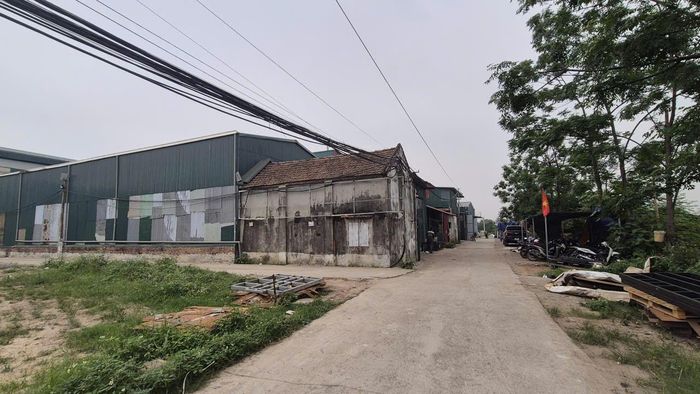 Các công trình, nhà xưởng tại khu vực Cao Xá, xã Hoài Đức. Ảnh: HL