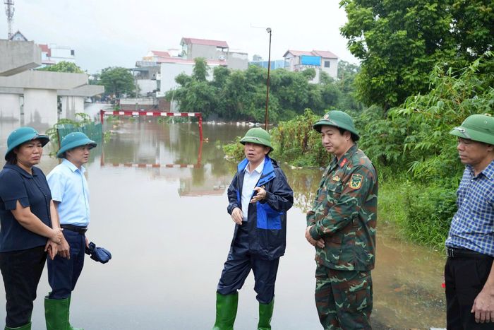 Nhiều cây cầu trên địa bàn xã Hưng Đạo bị ngập lụt do mưa lớn kéo dài. Ảnh PV