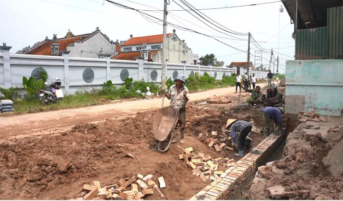Các dự án đầu tư công trên địa bàn xã Thượng Phúc cũng được "gỡ nút thắt" để đảm bảo tiến độ. Ảnh Vân Nga