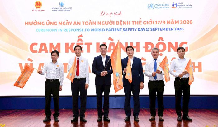 Khẳng định cam kết hành động hưởng ứng Ngày An toàn người bệnh thế giới. Ảnh: Hảo Lê