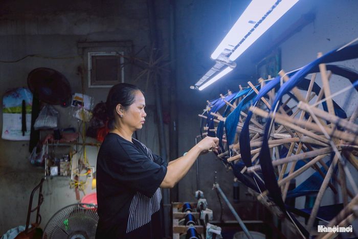 Từ chỗ chủ yếu dùng để may áo cánh, áo sơ mi, lụa Vạn Phúc nay được ứng dụng đa dạng hơn trong các sản phẩm thời trang như vest, váy hiện đại