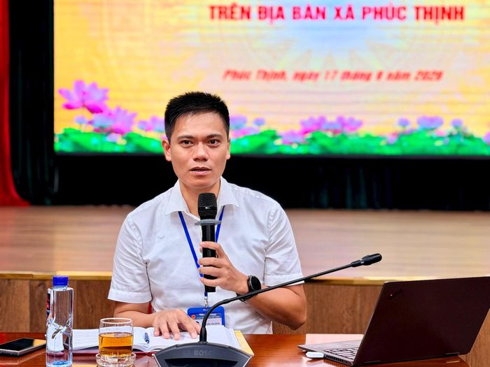 Chủ tịch UBND xã Phúc Thịnh Nguyễn Văn Bằng yêu cầu các đơn vị xử lý dứt điểm các điểm nghẽn còn tồn tại. Ảnh: Thanh Hà