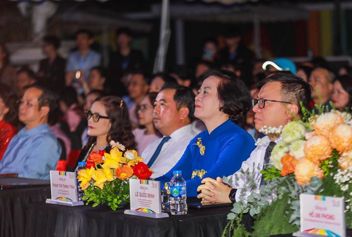 Các đồng chí lãnh đạo Trung ương và thành phố Hà Nội dự khai mạc Liên hoan nhạc Jazz. Ảnh BTC