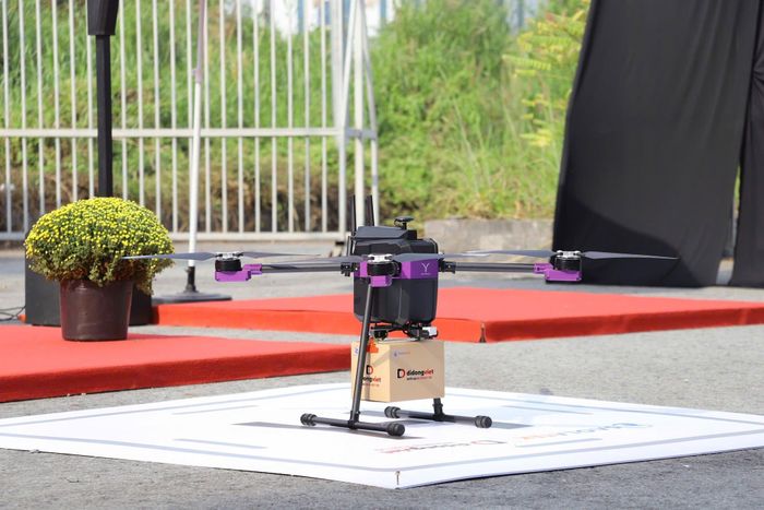 UAV giao hàng chuẩn bị cất cánh trong khuôn khổ chương trình thử nghiệm ứng dụng thiết bị bay không người lái. Ảnh: Sở KHCN TP HCM
