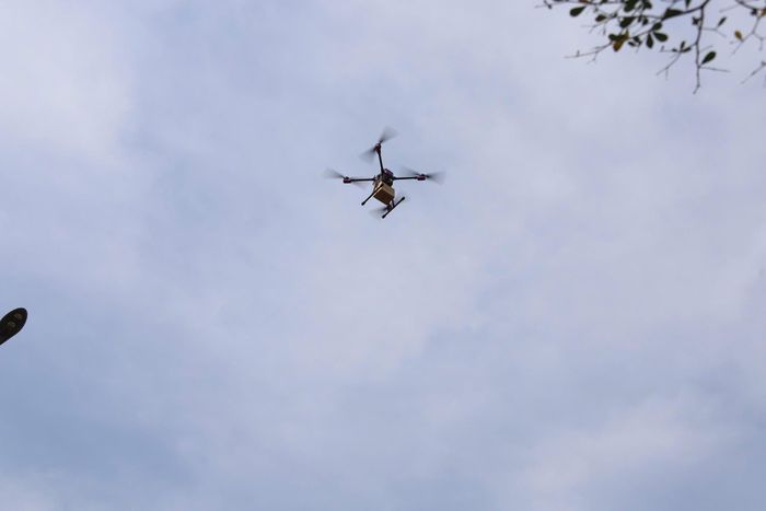 Thiết bị bay không người lái (UAV) thực hiện thử nghiệm giao hàng tại Khu Công nghệ cao TP.HCM. Ảnh: Sở KHCN TP HCM
