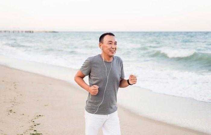Du lịch giúp người có tuổi nâng cao sức khỏe, trí óc minh mẫn, tăng cường giao tiếp xã hội từ đó làm chậm quá trình lão hóa của cơ thể. Ảnh minh họa