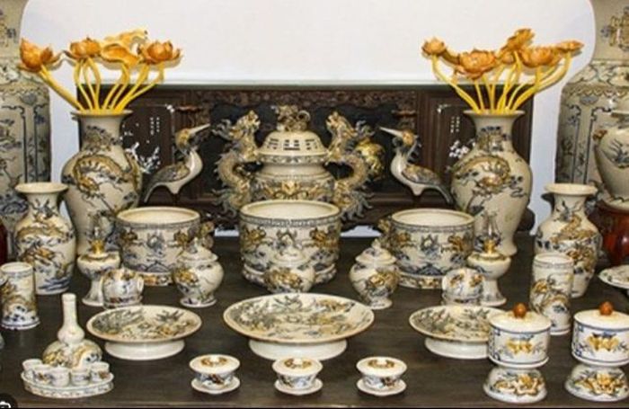 Bàn thờ gia tiên đã trở thành nơi hun đúc và lưu giữ những giá trị văn hóa tâm linh của người Việt.