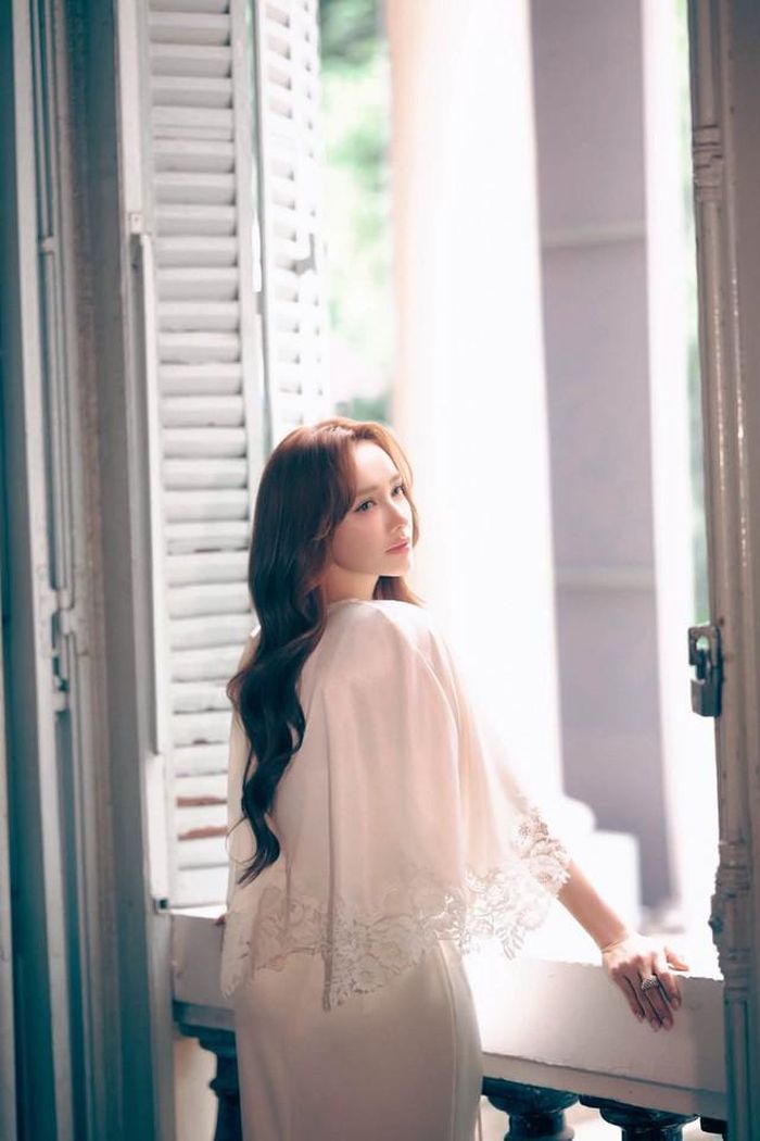 Trước khi nổi tiếng với những bộ phim gây sốt trên truyền hình, Nhã Phương chỉ là ngôi sao trẻ có diễn xuất vừa vừa. Nhưng nhờ góp mặt trên sóng VTV ở những bộ phim có đề tài hay đã giúp cô có được sự bứt phá nhanh chóng. Và điều này cũng một phần không nhỏ nhờ sự ưu ái của đạo diễn Đỗ Thanh Hải.