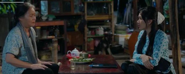 Bà ngoại của Phù Sa bảo vệ và cho rằng mọi việc xuất phát từ lòng tốt của Chơn. Ảnh VTV