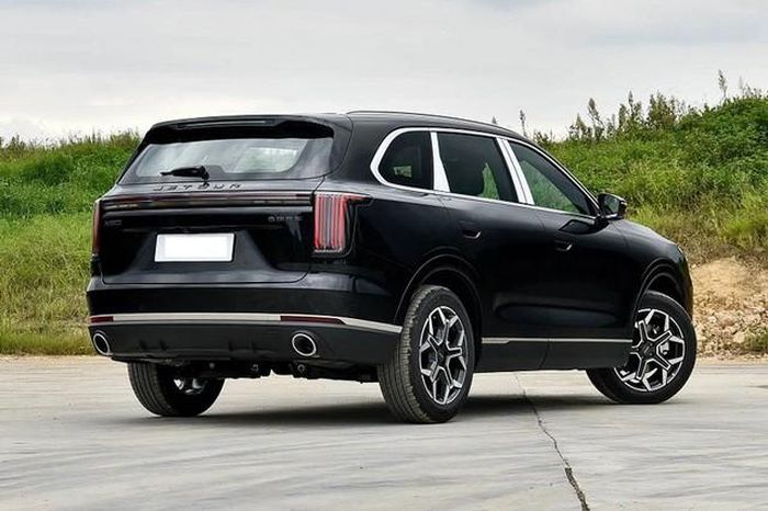 Jetour X90 mới sử dụng tay nắm cửa bán ẩn kết hợp các chi tiết mạ crôm trên ốp sườn