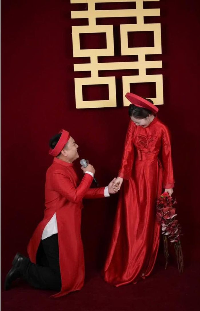 Hoài Lâm từng đổ vỡ hôn nhân với người đẹp Cindy Lư - cháu nội NSƯT Bảo Quốc và có hai con chung. Sau đó, Hoài Lâm trải qua hai mối tình trước khi gặp Ngọc Trinh.
