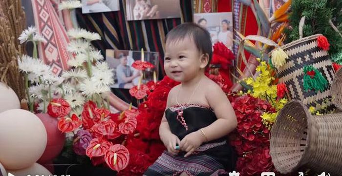 Tuấn Khôi gửi lời cảm ơn vợ trong ngày con gái tròn một tuổi.