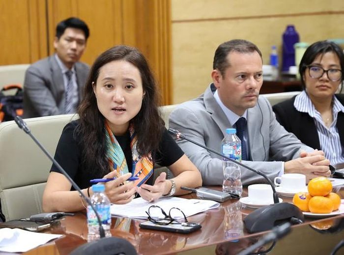 Đại biểu phía đoàn cấp cao Pfizer phát biểu. Ảnh: Trần Minh