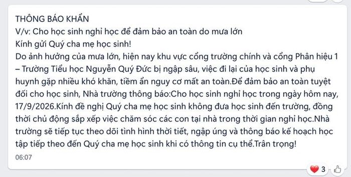 Thông báo của Trường Tiểu học Nguyễn Quý Đức về việc cho học sinh nghỉ học ngày 17/9 do khu vực cổng trường bị ngập sâu. (Ảnh chụp màn hình)
