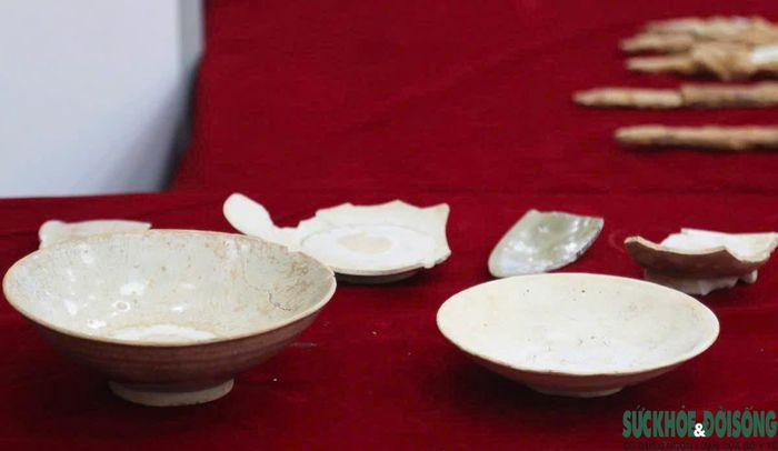 Căn cứ diễn biến địa tầng, vị trí, cấu trúc, kỹ thuật xây dựng và hệ thống di vật, đoàn khai quật nhận định hai mộ gạch có niên đại Lục Triều, khoảng thế kỷ 4-6. Ảnh: Song Hoàng