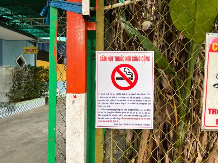 Biên cấm hút thuốc lá nơi công cộng. Ảnh: PV