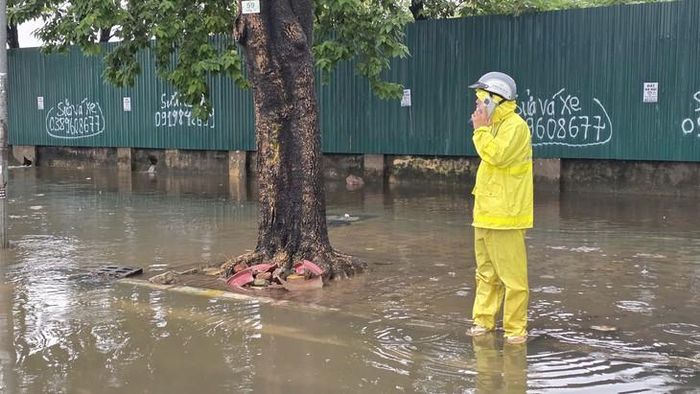 Ngập úng khu vực Sân vận động Mỹ Đình. Ảnh: T.H