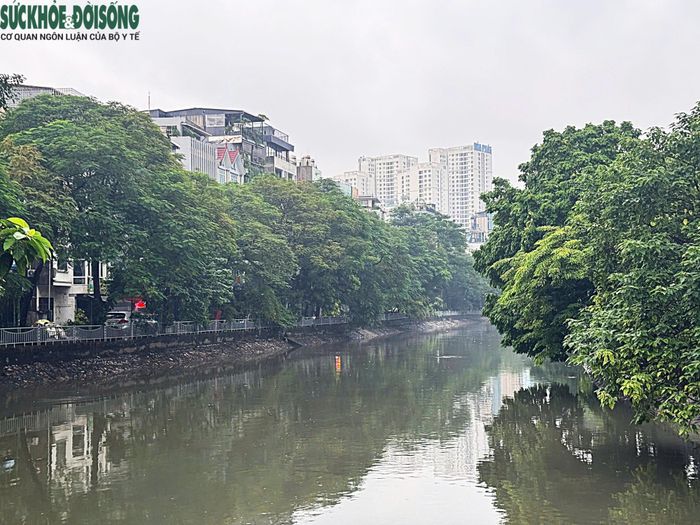 Tương tự, tại sông Sét, mực nước dâng cao sau thời gian mưa kéo dài.