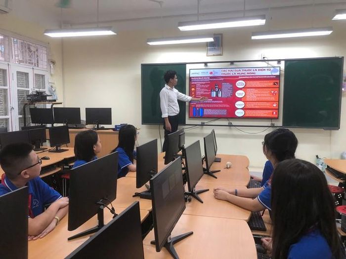 Trường THCS Chương Dương thường xuyên tổ chức các buổi sinh hoạt để tuyên truyền về tác hại của thuốc lá điện tử.
