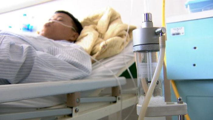 Bị tràn khí màng phổi do thói quen nghiện thuốc lá kéo dài suốt 15 năm.