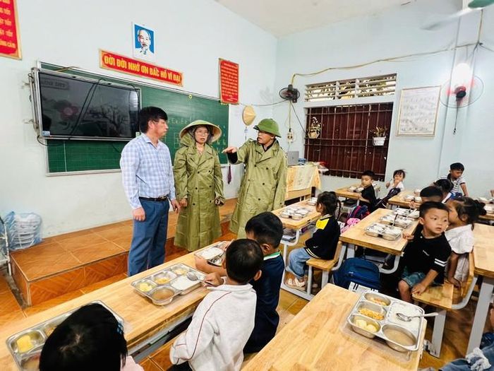 Trường học thông báo cho học sinh nghỉ học khi đường đến trường không bảo đảm an toàn. Ảnh: CTV.