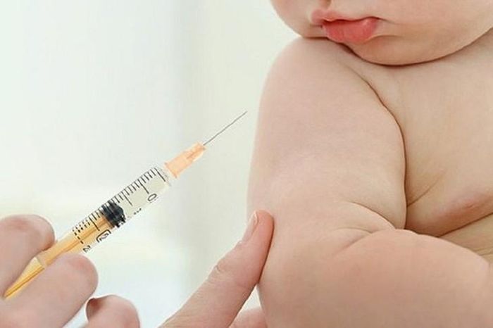 Tiêm vaccine đầy đủ, đúng lịch cũng là cách phòng ngừa bệnh hiệu quả.