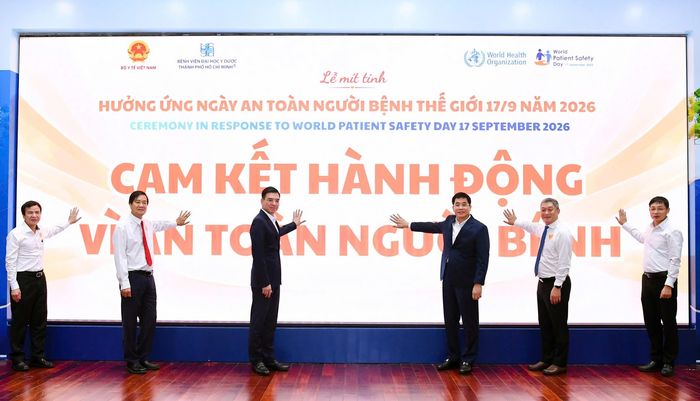 Các đại biểu hưởng ứng Ngày An toàn người bệnh thế giới 17/9 năm 2026. Ảnh: LH