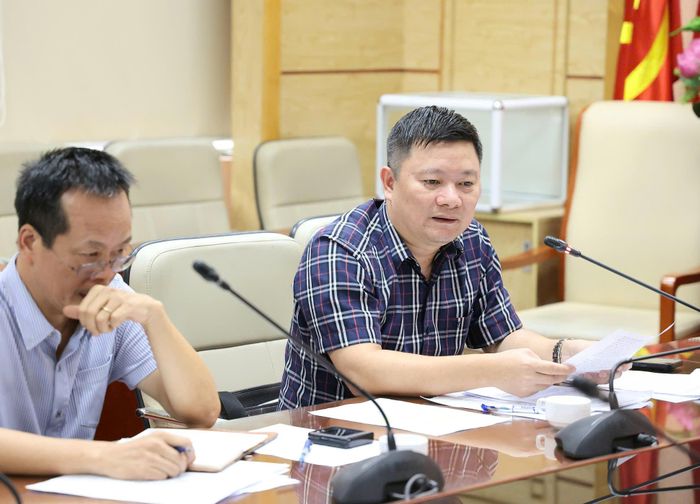 ĐạI diện Cục Bảo trợ xã hội báo cáo các nội dung liên quan đến dự thảo Chỉ thị. Ảnh: Trần Minh