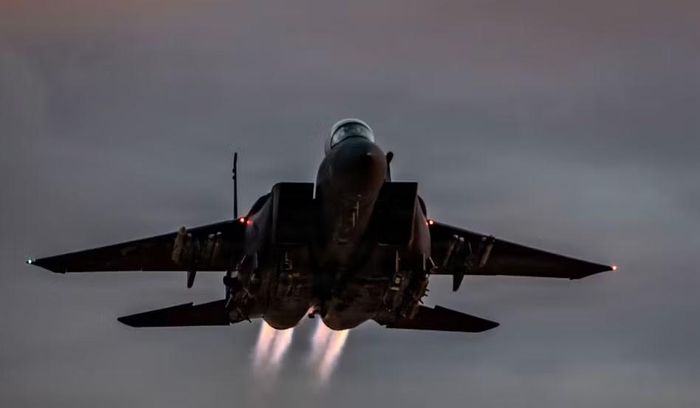 F-15SA là biến thể được Boeing phát triển riêng cho Arab Saudi trên nền tảng F-15E Strike Eagle.