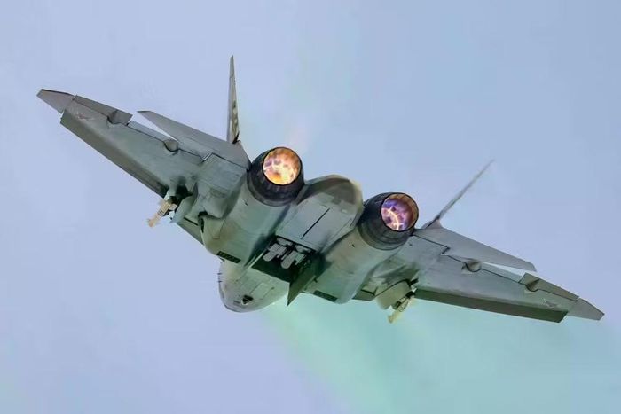 "Chuyến bay thử nghiệm đã chứng minh rằng tiêm kích tàng hình Su-57E là máy bay chiến thuật không có đối thủ về tầm hoạt động và thời gian bay", Tập đoàn Rostec nhận định.