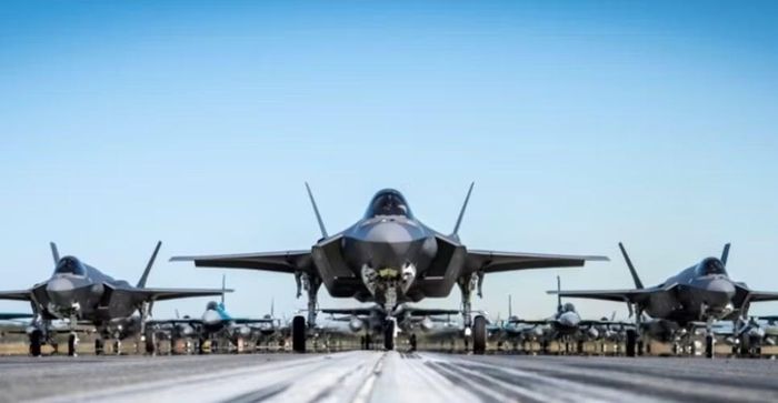 Ông cho rằng Washington không nên xúc tiến việc bán F-35 cho Arab Saudi nếu điều đó có thể tạo điều kiện để Trung Quốc tiếp cận công nghệ quân sự quan trọng của Mỹ.