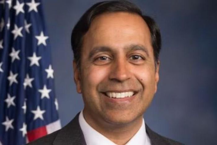 Nghị sĩ Raja Krishnamoorthi, thành viên đảng Dân chủ tại Ủy ban Tình báo Hạ viện Mỹ, cũng viện dẫn cảnh báo tình báo này để phản đối thương vụ.