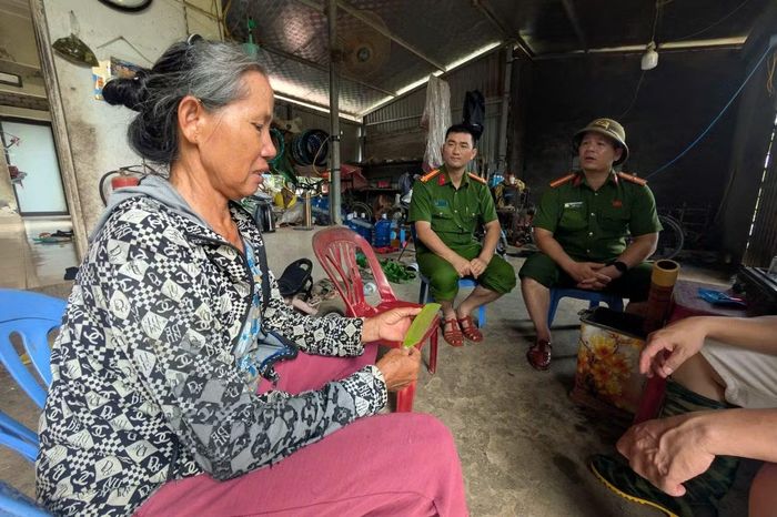 CAX Quảng Bị thăm hỏi, động viên người dân đang phải tạm cư