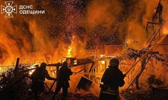 Iskra là doanh nghiệp chuyên phát triển và sản xuất thiết bị vô tuyến điện tử, trong đó có các radar cảnh giới như 36D6 được sử dụng trong hệ thống phòng không S-300.