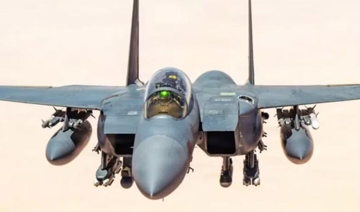 Tháng 12/2011, Mỹ ký hợp đồng trị giá 29,4 tỷ USD với Arab Saudi để chế tạo 84 chiếc F-15SA mới và nâng cấp 68 F-15S lên cấu hình này.